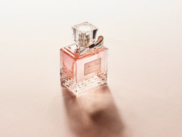 Miss Dior Perfume: The Modern and Airy Fragrance Reviewed