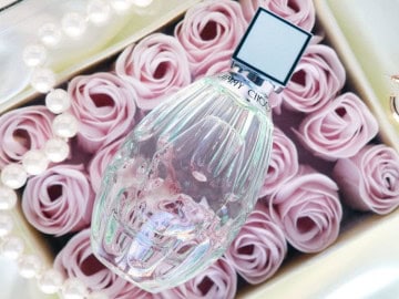 Jimmy Choo Floral Perfume Reviewed: Fresh & Breezy