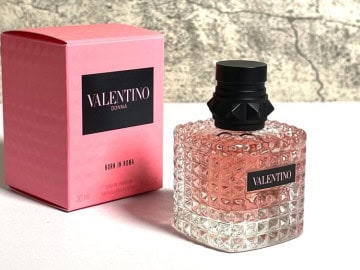 Valentino Donna Born in Roma Reviewed: A Perfect Summer Scent