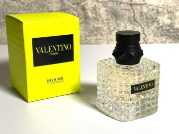 Valentino Donna Born in Roma Yellow Dream Reviewed: Subtly Sexy & Refreshing