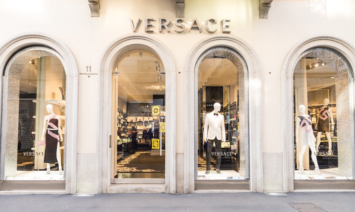 What Does Versace Dylan Blue Smell Like? Versace Luxury Outlet in Italy