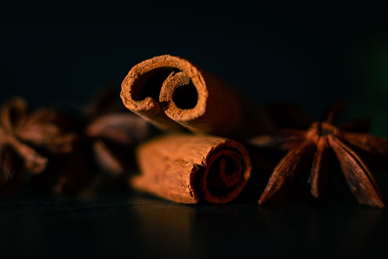 What Are Spicy Fragrances? Warm & Cool Spice Notes Explained Cinnamon sticks and star anise, the warm heart of spicy fragrances