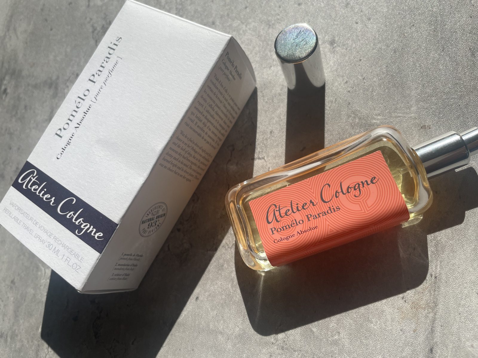 Atelier Cologne Pomelo Paradis Review: The Grapefruit That Stays Side of the Atelier Cologne Pomelo Paradis box listing pomelo from Florida, mandarin from Baden and vetiver from Haiti, 93% natural origin