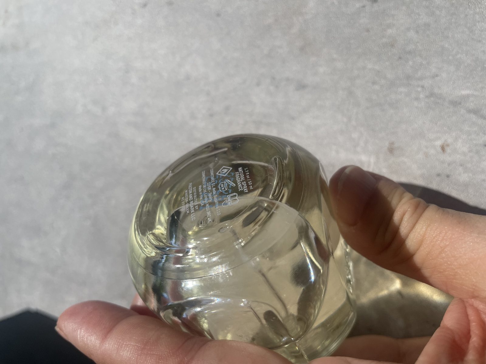 Fulton & Roark Cloudland Review: An Extrait That Won't Call Itself One Base of the Fulton & Roark Cloudland bottle reading 1.7 fl oz 50ml natural spray fragrance, made in the USA