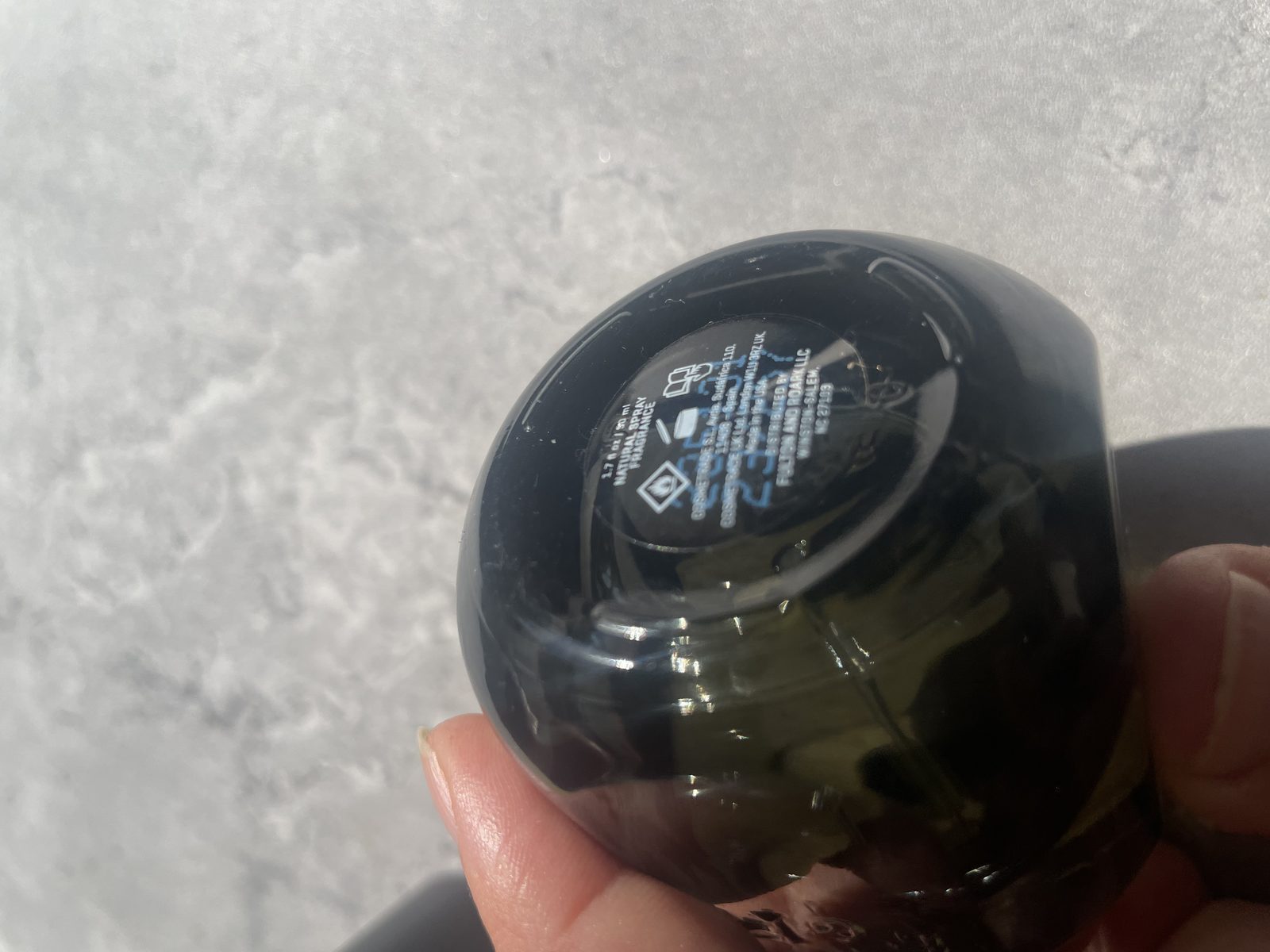 Fulton & Roark Mahana Review: The Same Missing Word as Cloudland Base of the Fulton & Roark Mahana bottle reading 1.7 fl oz 50ml natural spray fragrance, made in the USA, Winston-Salem NC