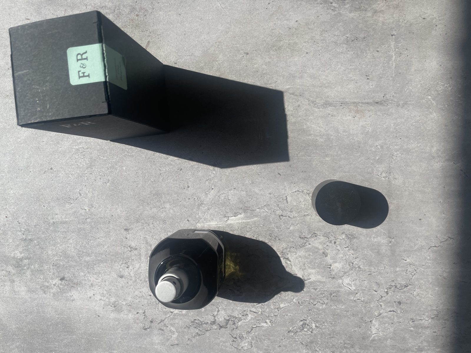 Fulton & Roark Mahana Review: The Same Missing Word as Cloudland Fulton & Roark Mahana bottle, cap and open black F&R box laid out on sunlit concrete