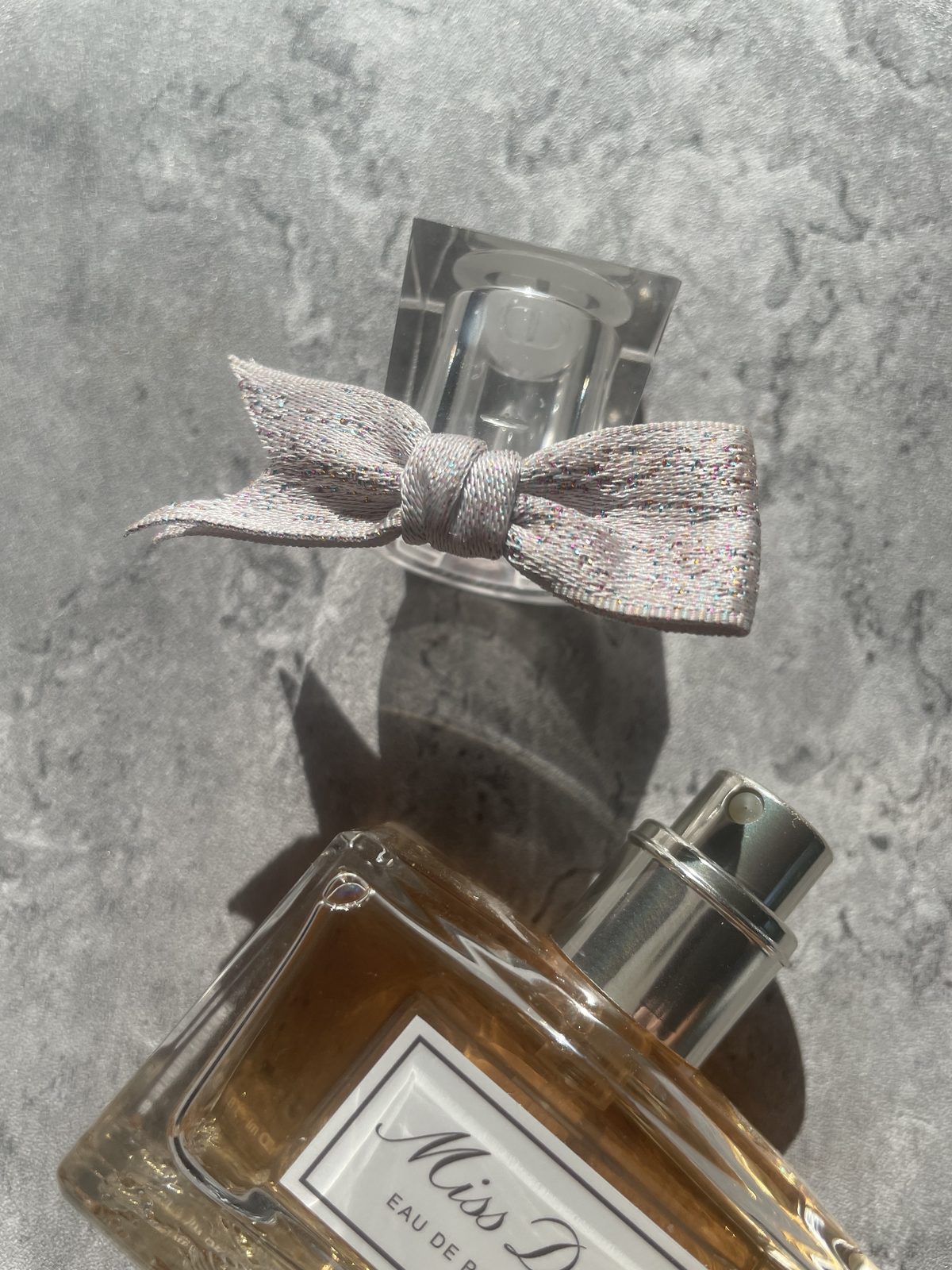 Miss Dior Perfume: The Modern and Airy Fragrance Reviewed Close-up of the glittered grosgrain bow and cap on Miss Dior Eau de Parfum