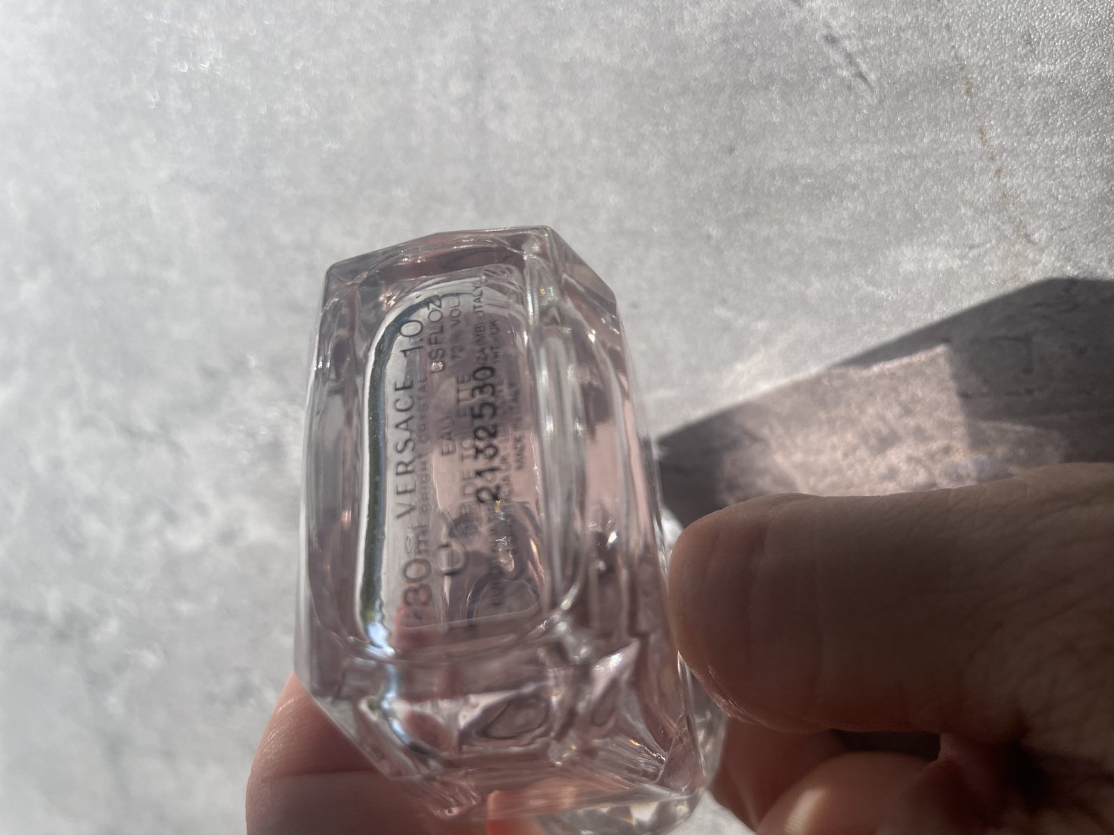 What Does Versace Bright Crystal Smell Like? Base of the Versace Bright Crystal bottle showing batch code 2132530, 30ml eau de toilette, made in Italy